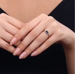 Alternative view of Gouden Damesring Minimalistisch Saffier 14 karaats