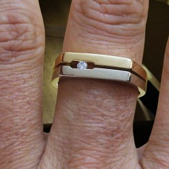 Alternative view of Gouden Herenring Zegelring Bicolor 0.05 ct Diamant 14 karaats