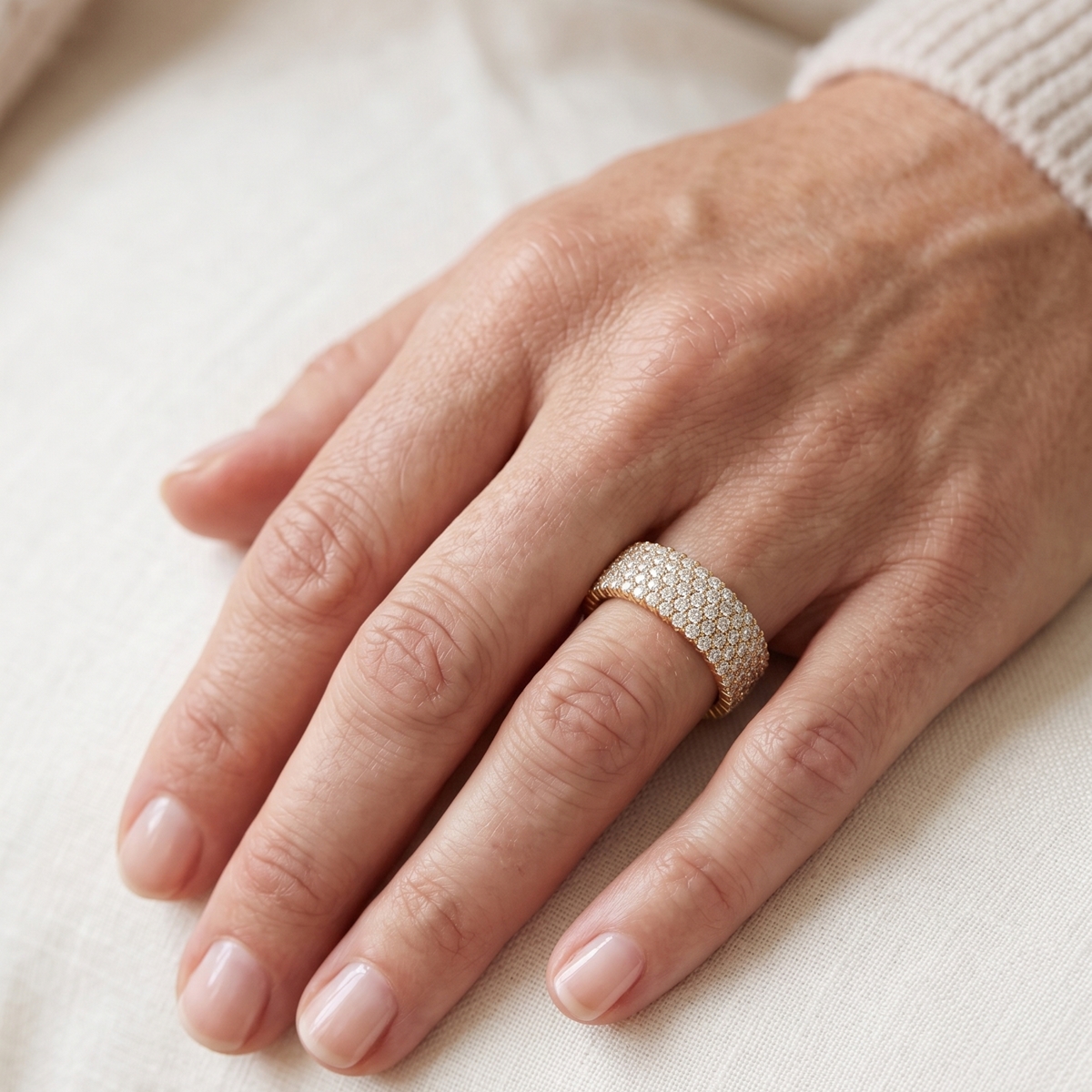 Gouden Ring Volledig Bezet met Zirkonia Steentjes 14 karaats 4 Gouden Ring Volledig Bezet met Zirkonia Steentjes 14 karaats - Afbeelding 2